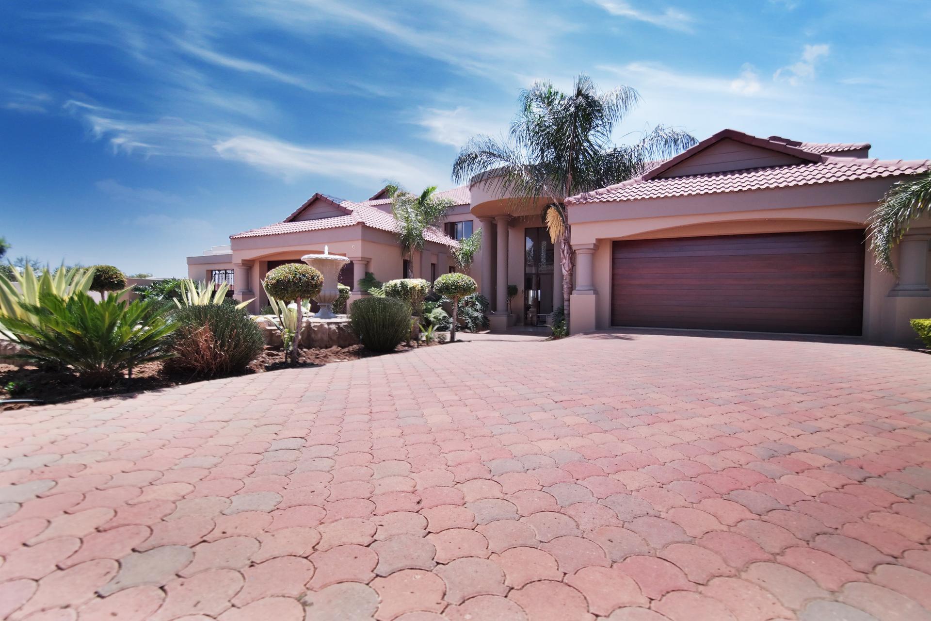 Front View of property in Silver Lakes Golf Estate