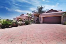 Front View of property in Silver Lakes Golf Estate