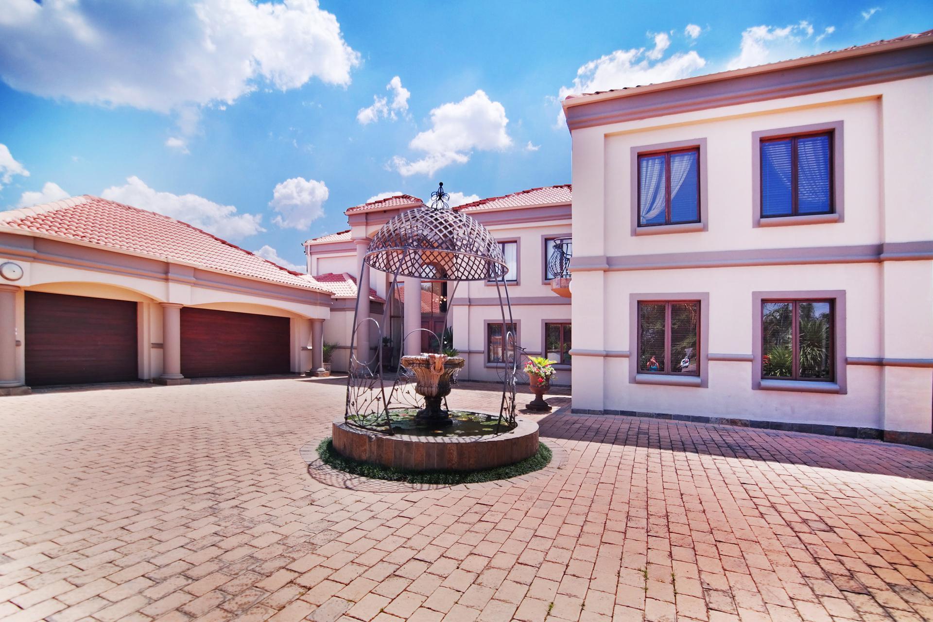 Front View of property in Silver Lakes Golf Estate