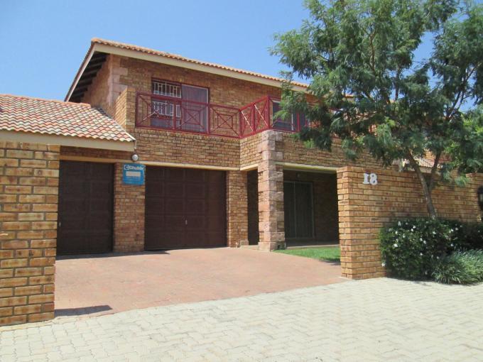 3 Bedroom Sectional Title for Sale For Sale in Ruimsig - Home Sell - MR124626