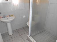 Main Bathroom - 33 square meters of property in Bonaero Park