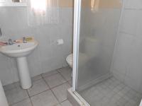 Main Bathroom - 33 square meters of property in Bonaero Park