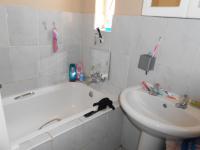 Main Bathroom - 33 square meters of property in Bonaero Park