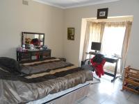 Main Bedroom - 21 square meters of property in Bonaero Park