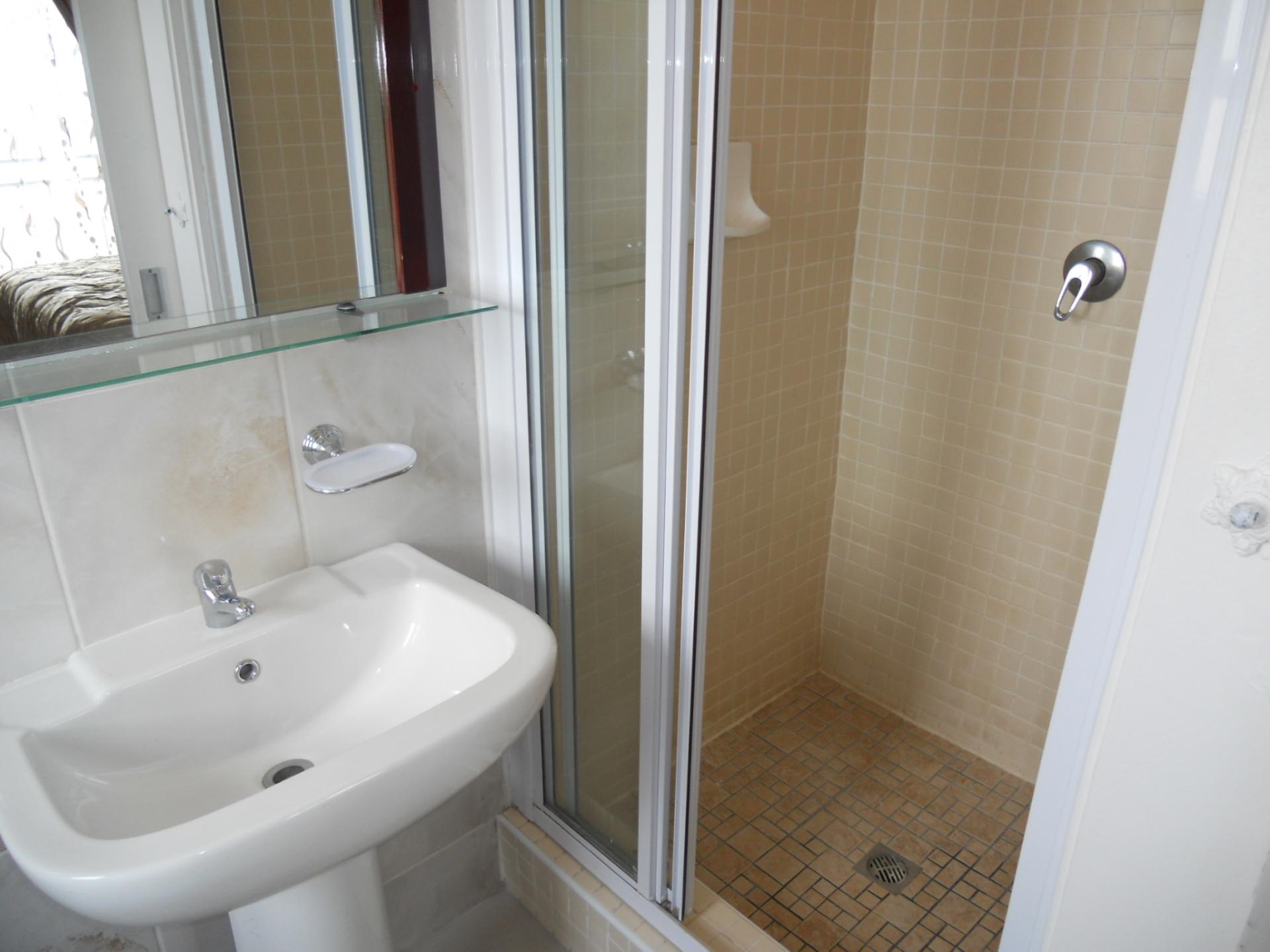 Main Bathroom - 3 square meters of property in Margate