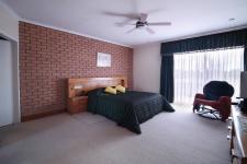 Main Bedroom - 40 square meters of property in Woodhill Golf Estate