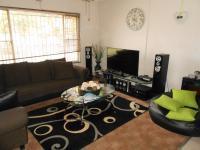 Lounges - 22 square meters of property in Noycedale