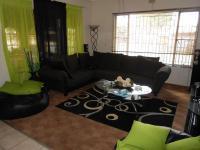 Lounges - 22 square meters of property in Noycedale