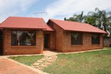 3 Bedroom 2 Bathroom House for Sale for sale in The Orchards