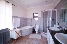 Main Bathroom of property in Willow Acres Estate