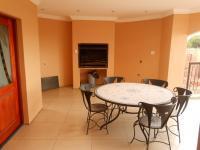 Patio - 61 square meters of property in Pebble Rock
