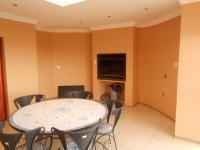 Patio - 61 square meters of property in Pebble Rock