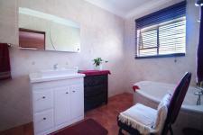 Bathroom 1 - 10 square meters of property in Silver Lakes Golf Estate