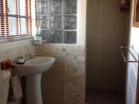 Main Bathroom of property in Montagu