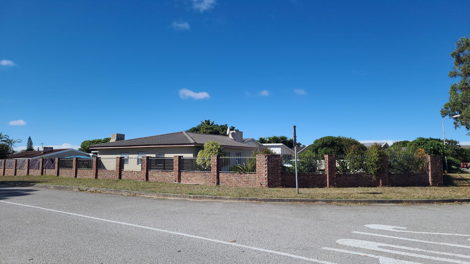 Front View of property in Lorraine