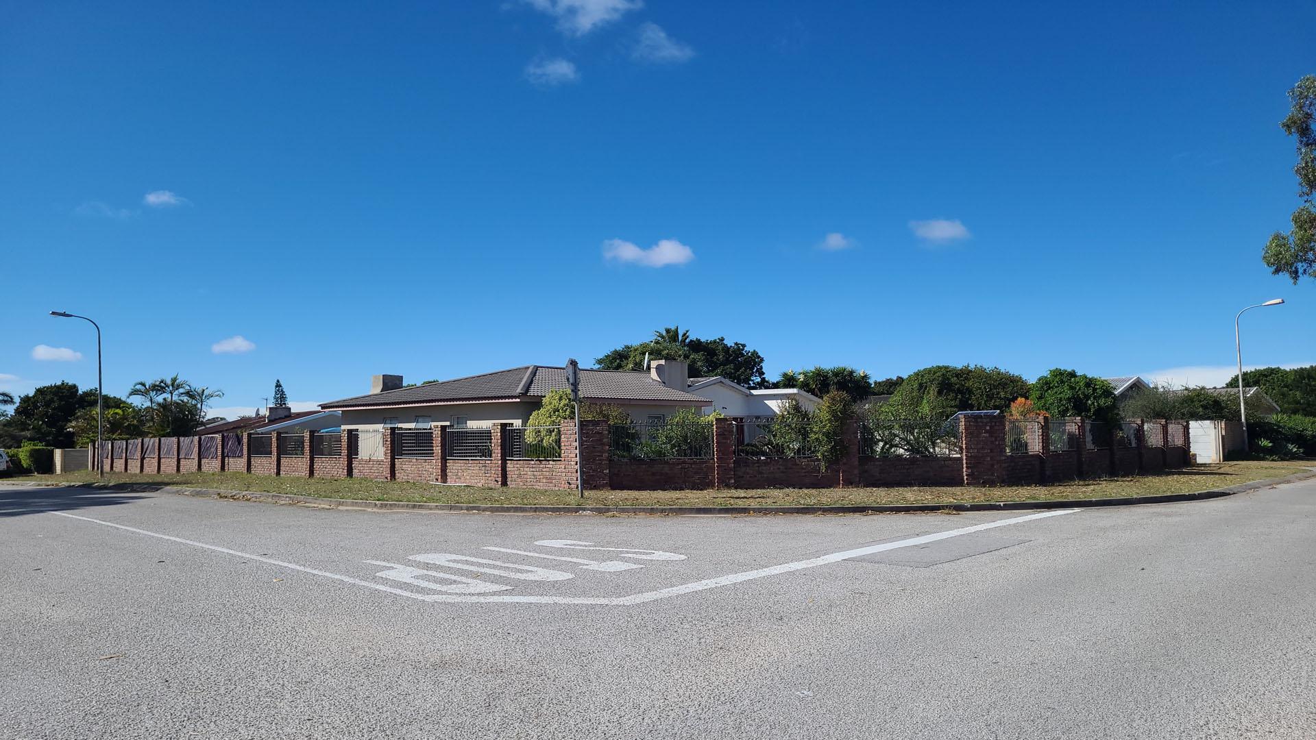 Front View of property in Lorraine