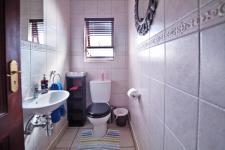 Bathroom 1 - 9 square meters of property in Silver Stream Estate