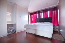 Main Bedroom - 27 square meters of property in Willow Acres Estate