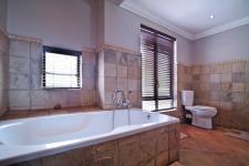 Bathroom 1 - 15 square meters of property in Silver Lakes Golf Estate