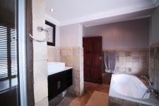 Bathroom 1 - 15 square meters of property in Silver Lakes Golf Estate