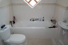 Main Bathroom - 10 square meters of property in Moorreesburg
