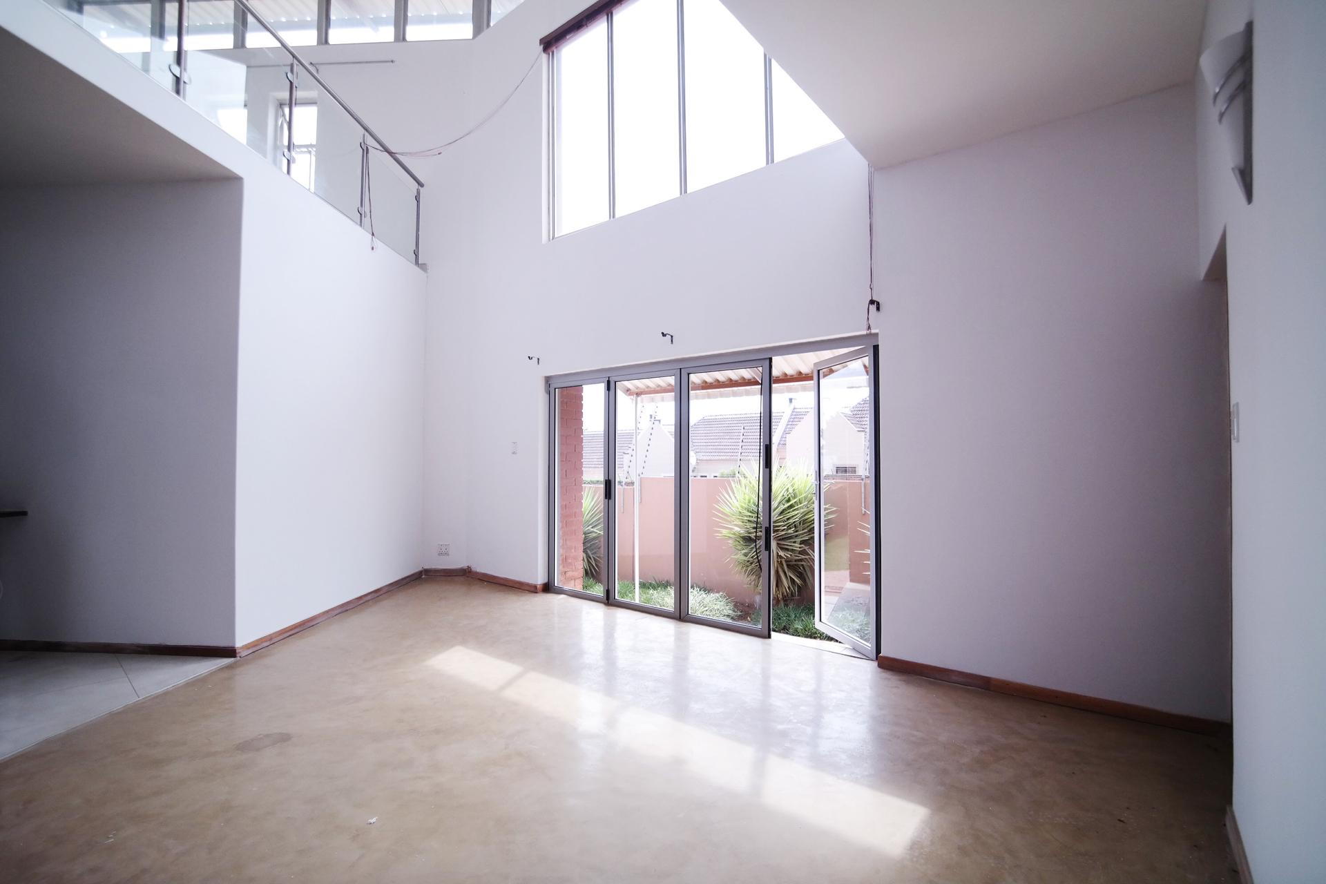 Dining Room - 32 square meters of property in Olympus Country Estate