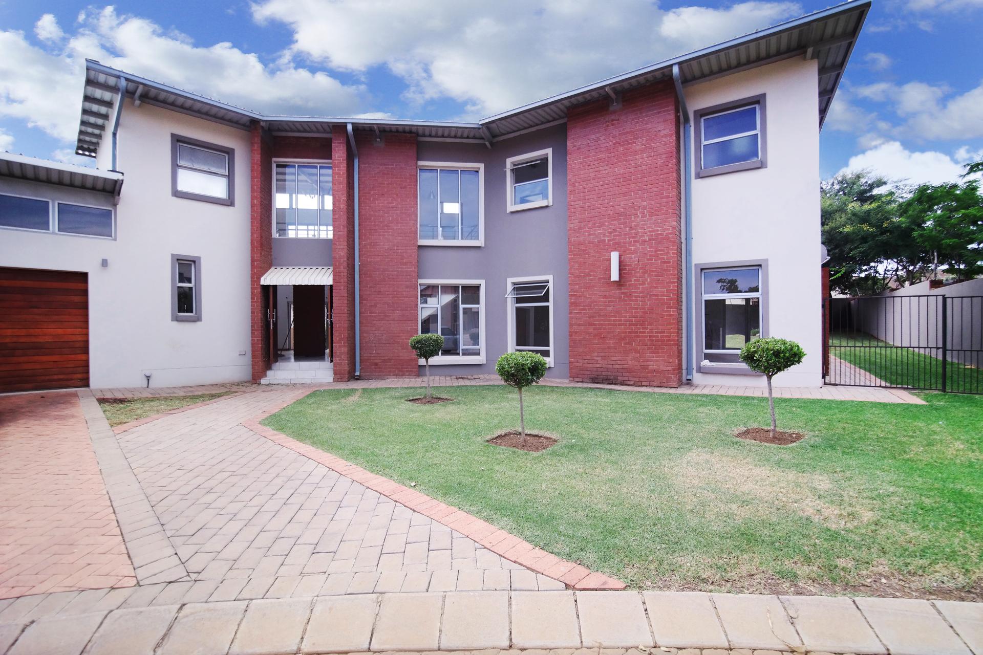 Front View of property in Olympus Country Estate