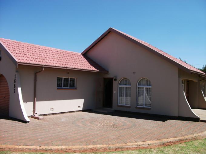 4 Bedroom House for Sale For Sale in Lenasia South - Private Sale - MR125444