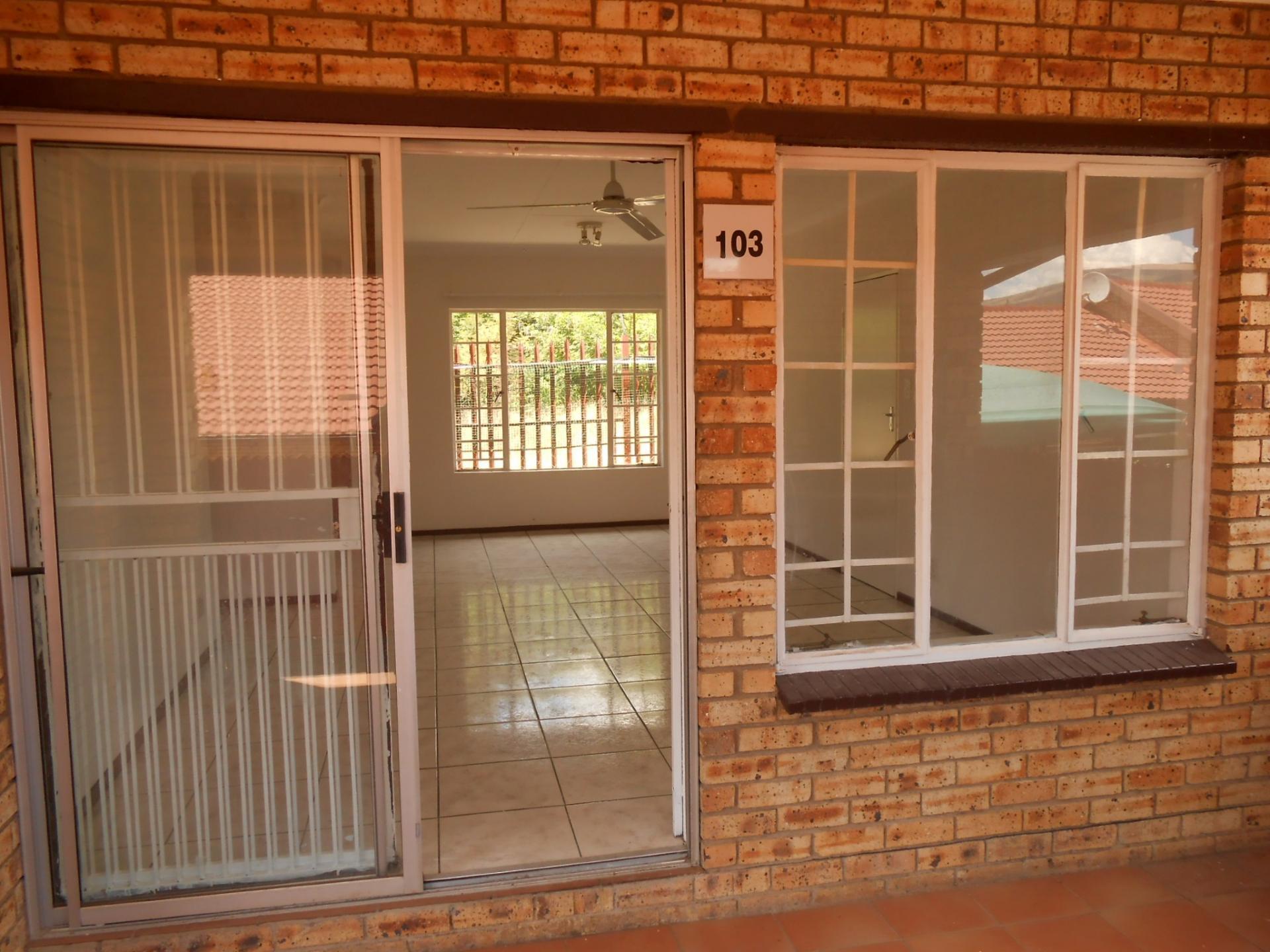 Front View of property in Safarituine