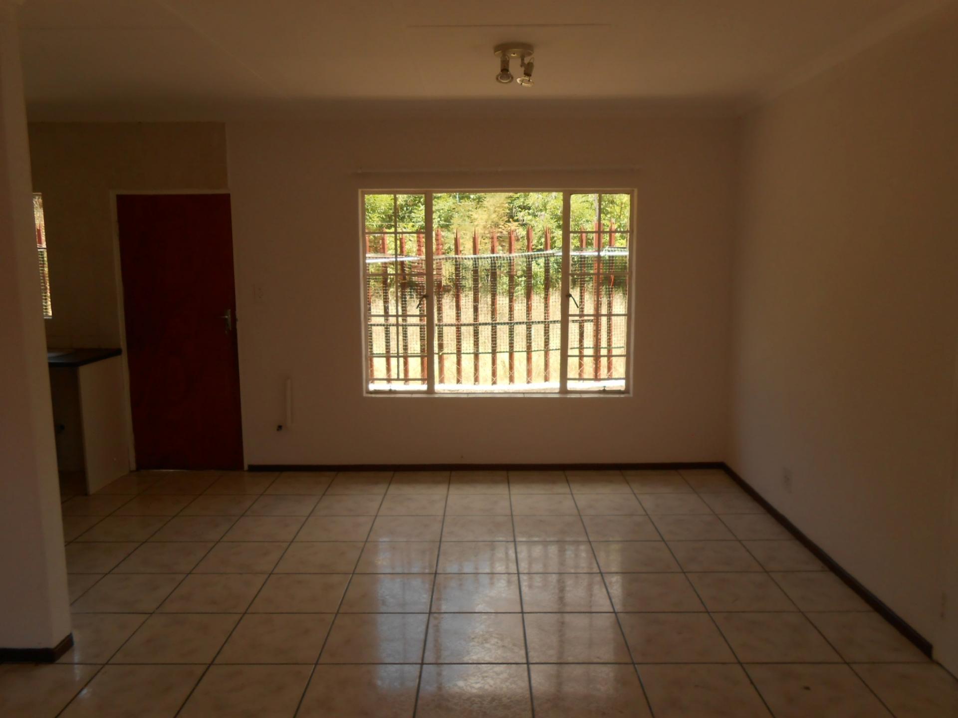 Dining Room - 9 square meters of property in Safarituine