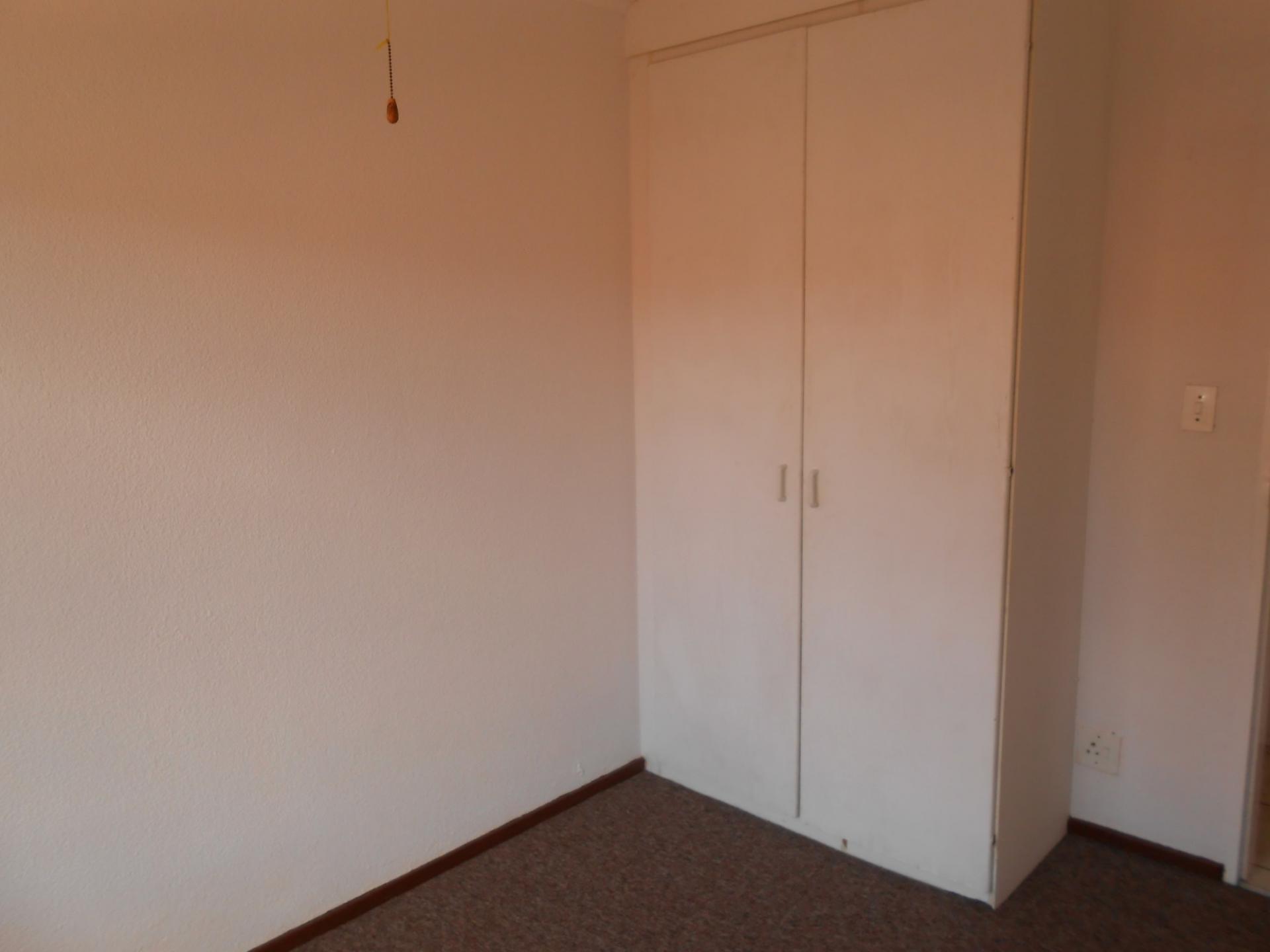 Bed Room 1 - 8 square meters of property in Safarituine