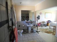 Main Bathroom - 11 square meters of property in Ashburton