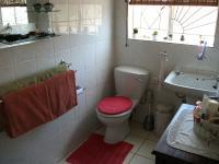 Main Bathroom - 2 square meters of property in Westonaria