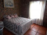 Bed Room 1 - 18 square meters of property in Trafalgar