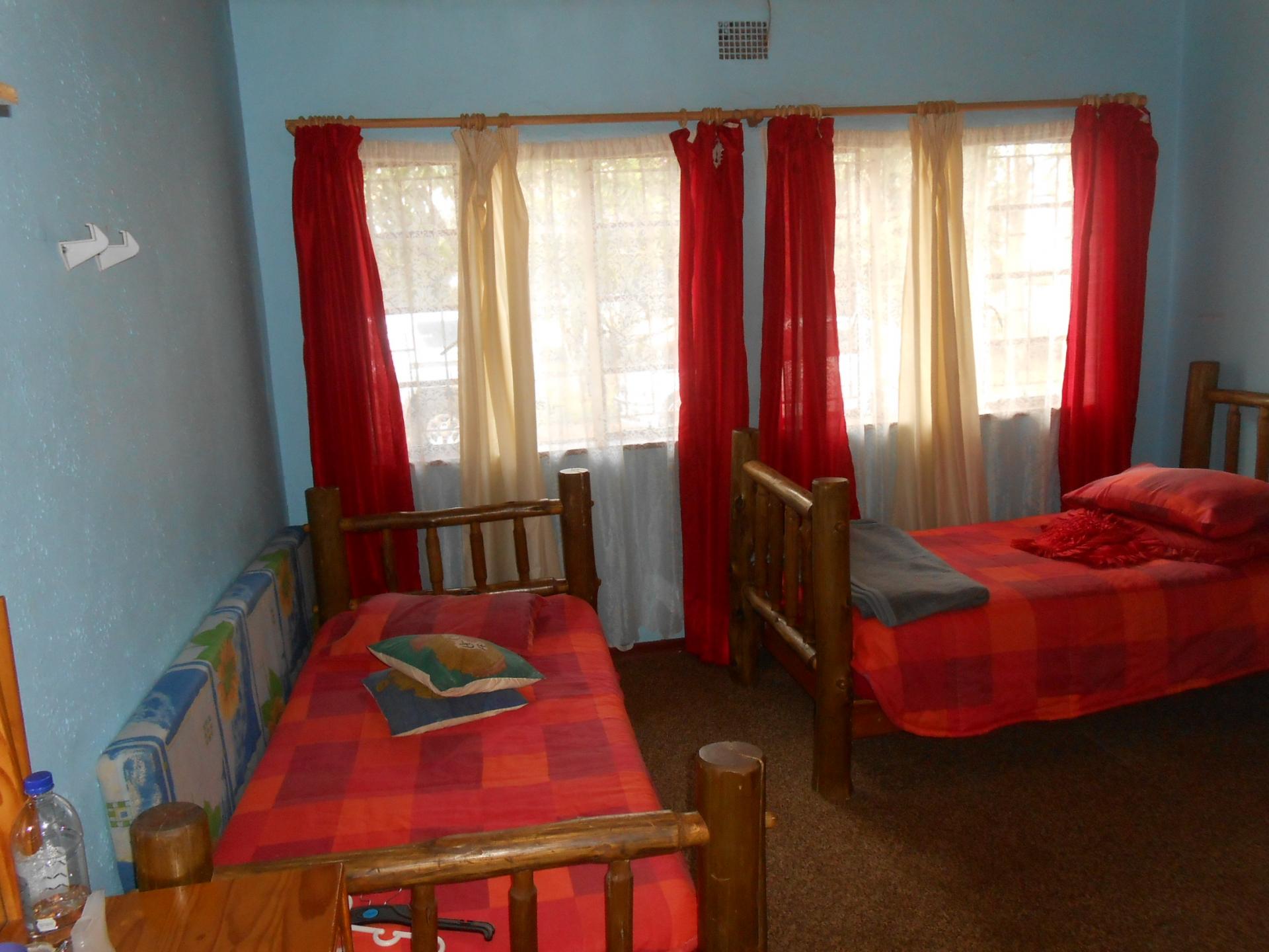 Bed Room 2 - 22 square meters of property in Akasia
