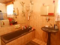 Main Bathroom - 11 square meters of property in Akasia