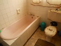 Bathroom 2 - 5 square meters of property in Akasia