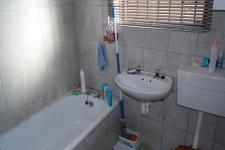 Bathroom 1 - 4 square meters of property in Weltevreden Valley