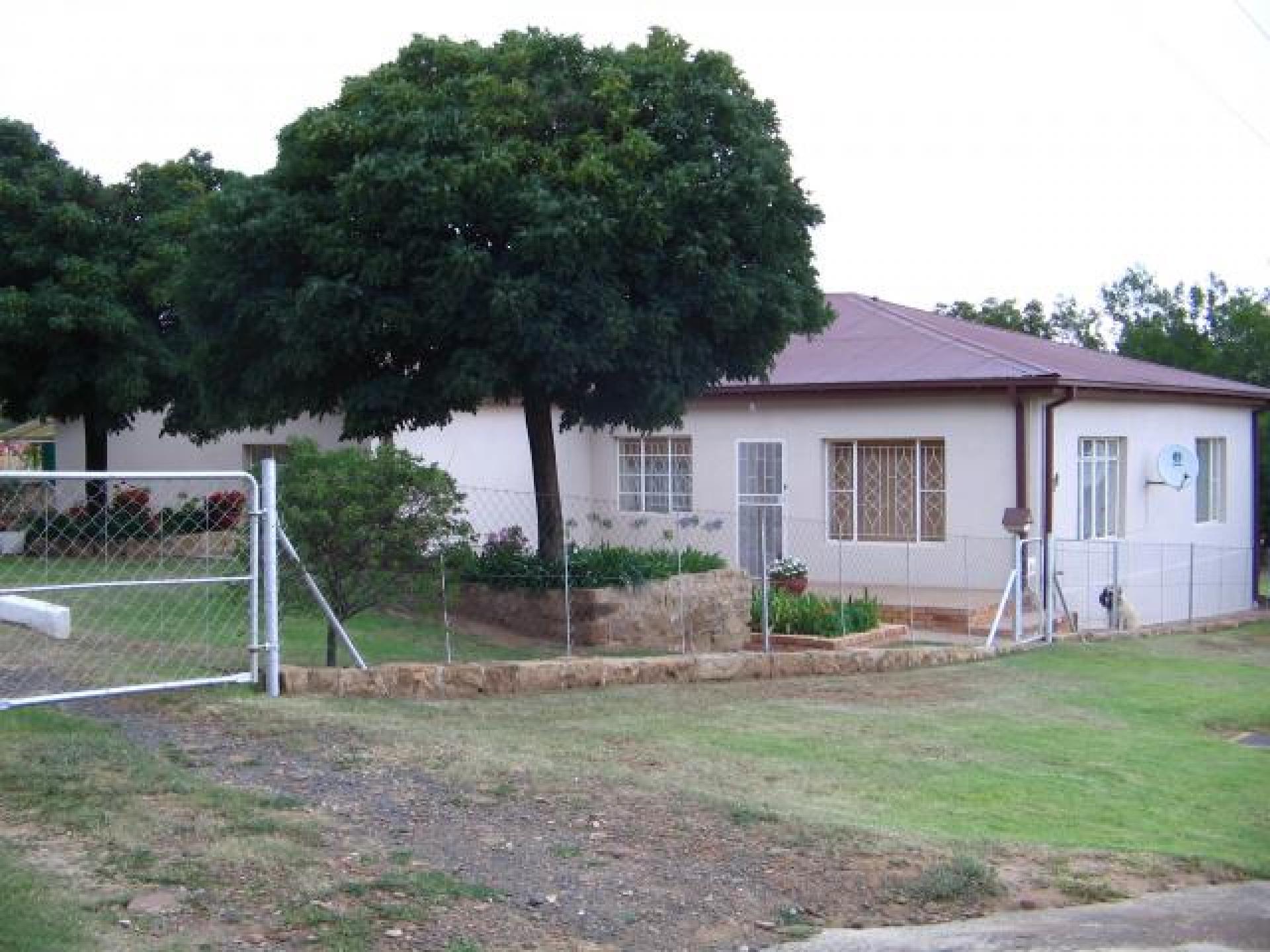 Front View of property in Lindley