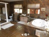 Main Bathroom - 19 square meters of property in Selcourt