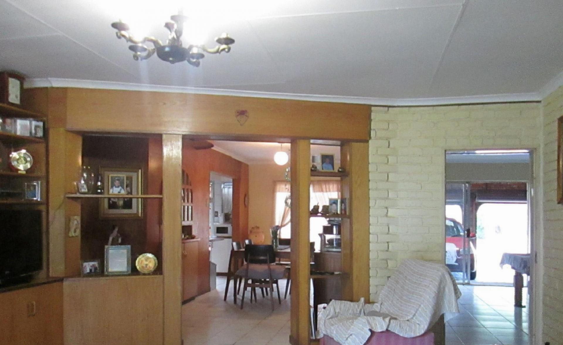 Lounges - 53 square meters of property in Buyscelia AH