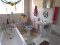 Main Bathroom - 7 square meters of property in Buyscelia AH