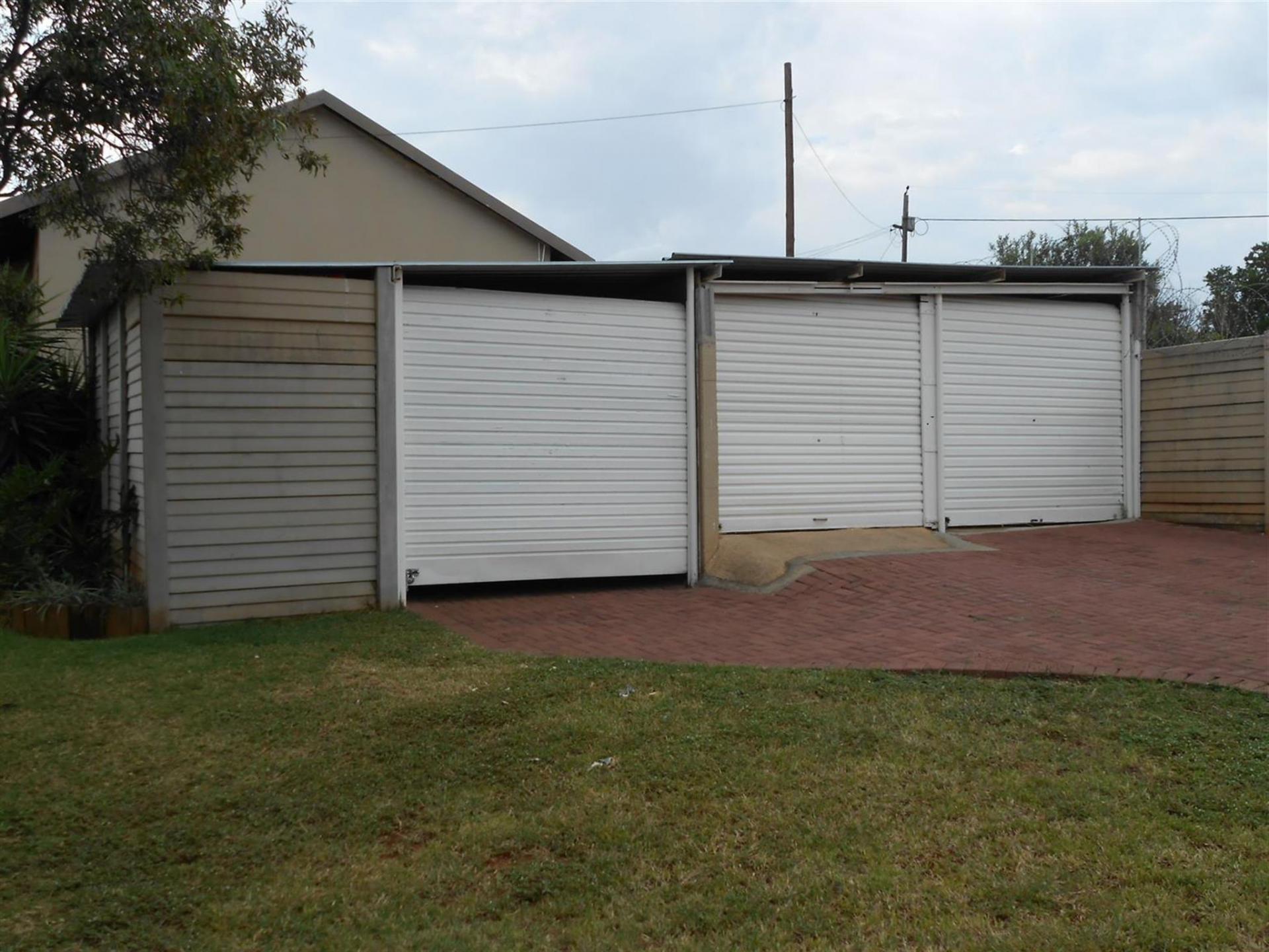 Front View of property in Safarituine