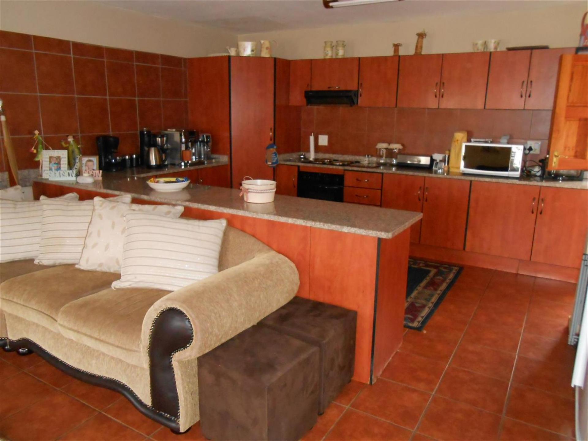 Kitchen - 24 square meters of property in Safarituine