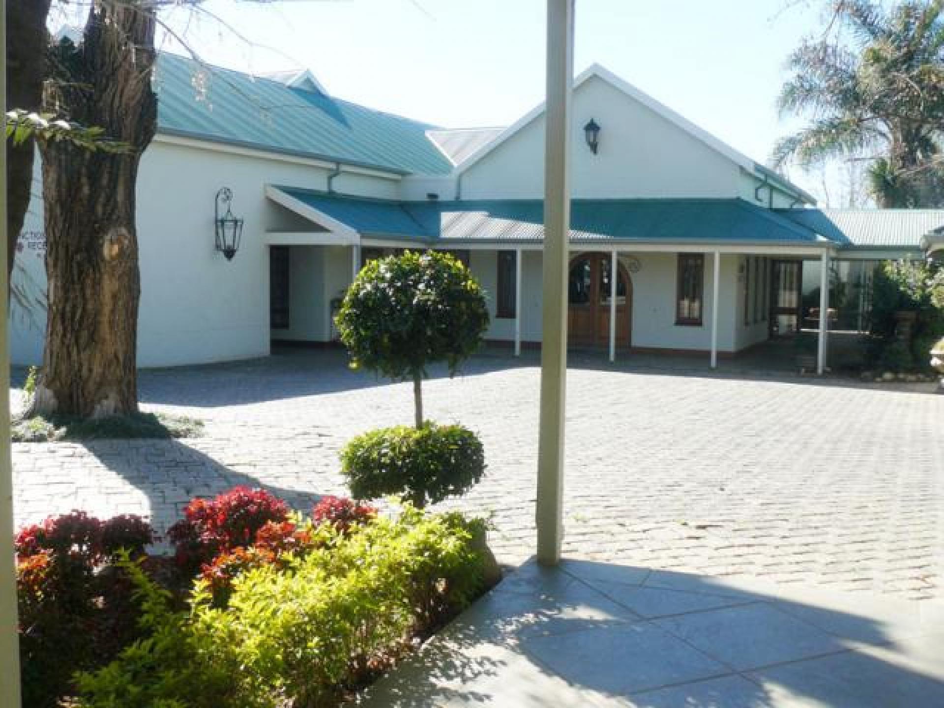 Front View of property in Equestria