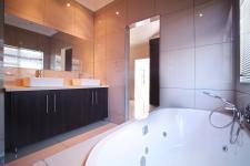 Main Bathroom of property in Willow Acres Estate