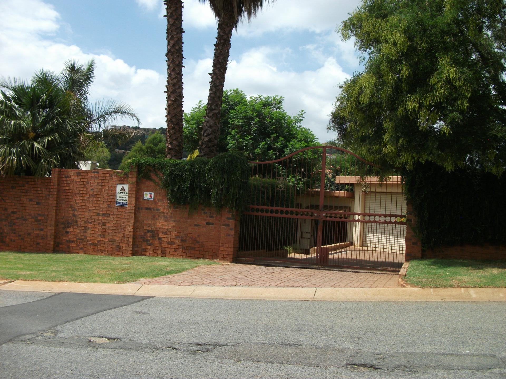 Front View of property in Helderkruin