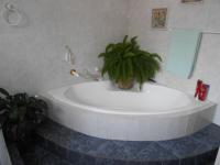 Main Bathroom - 8 square meters of property in Brakpan