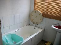 Bathroom 1 - 5 square meters of property in Zakariyya Park