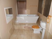 Main Bathroom - 8 square meters of property in Witfield